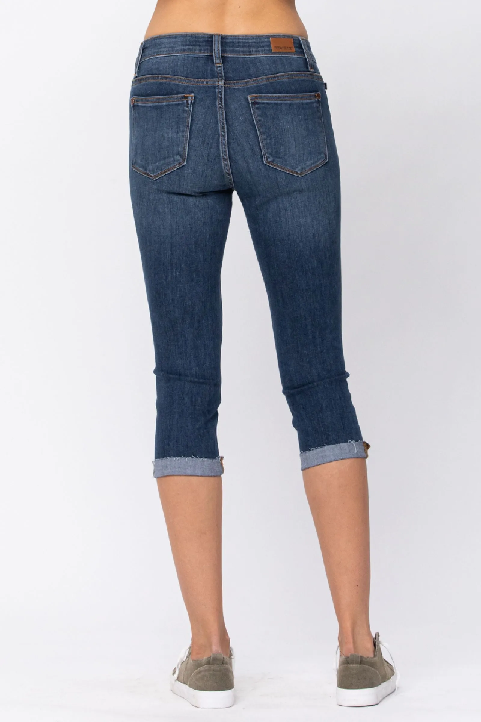 3 & 5 ONLY Judy Blue: MidWash Denim Capri