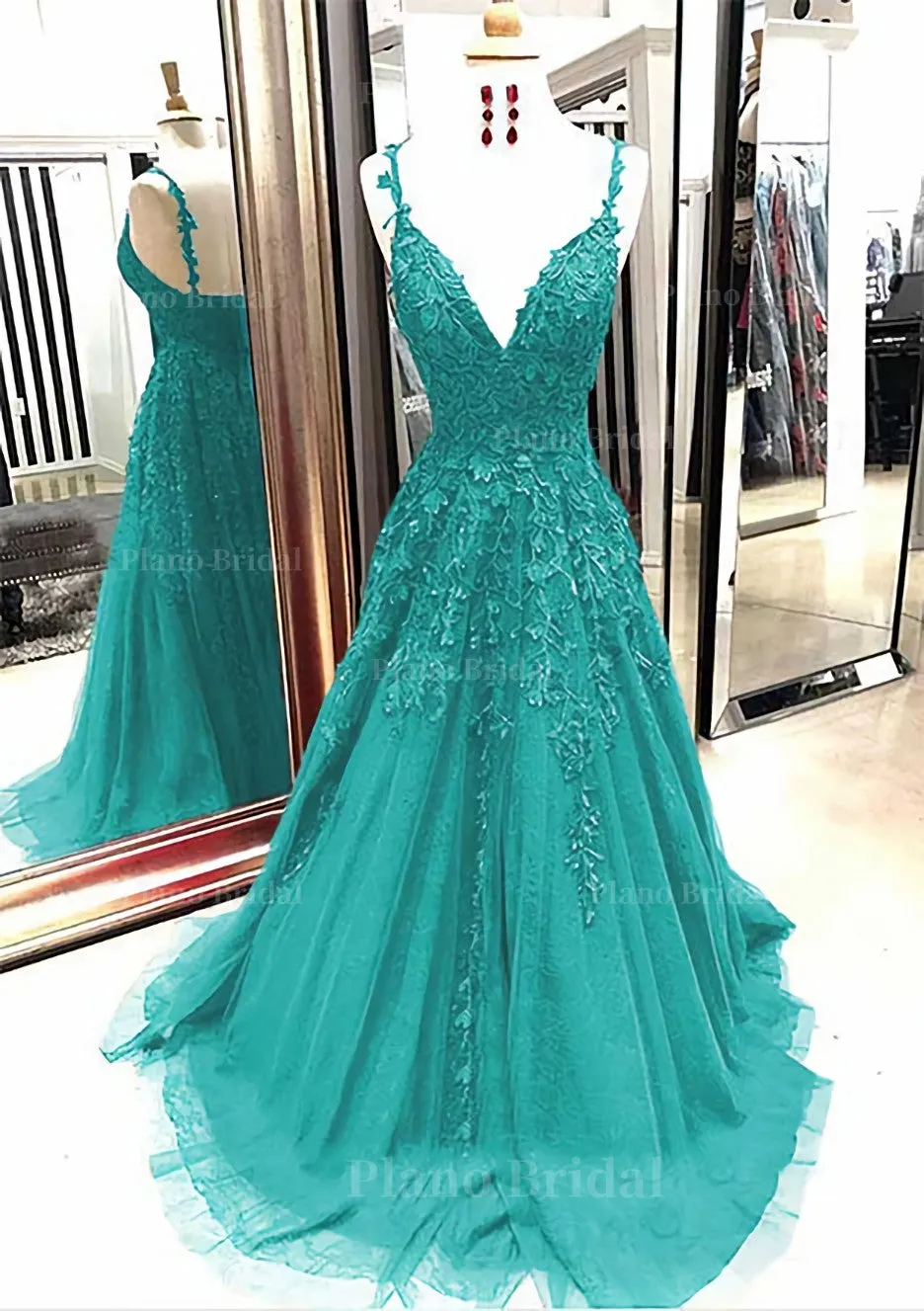 A-line/Princess V Neck Sleeveless Sweep Train Tulle Prom Dress With Appliqued