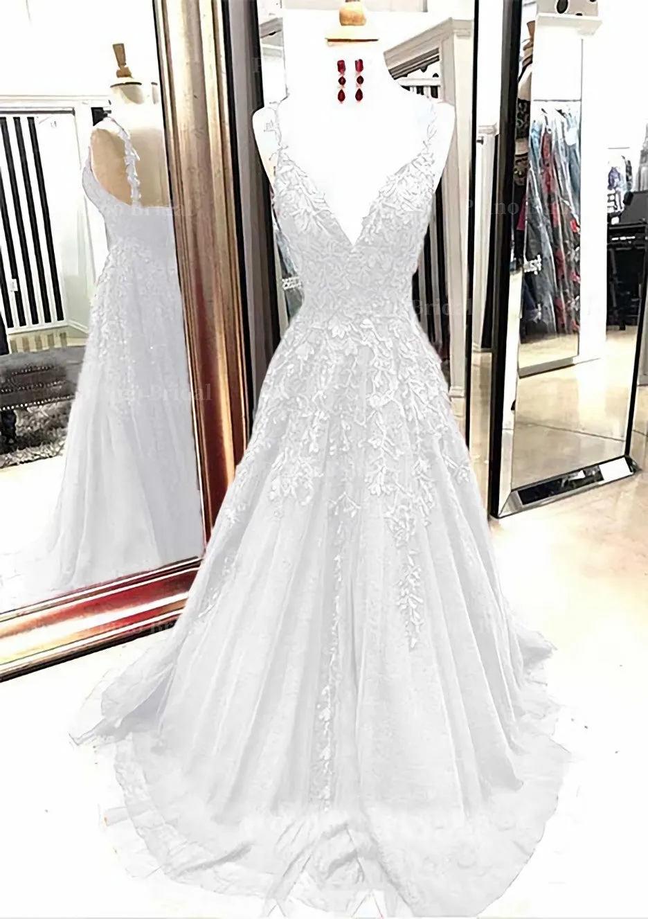 A-line/Princess V Neck Sleeveless Sweep Train Tulle Prom Dress With Appliqued