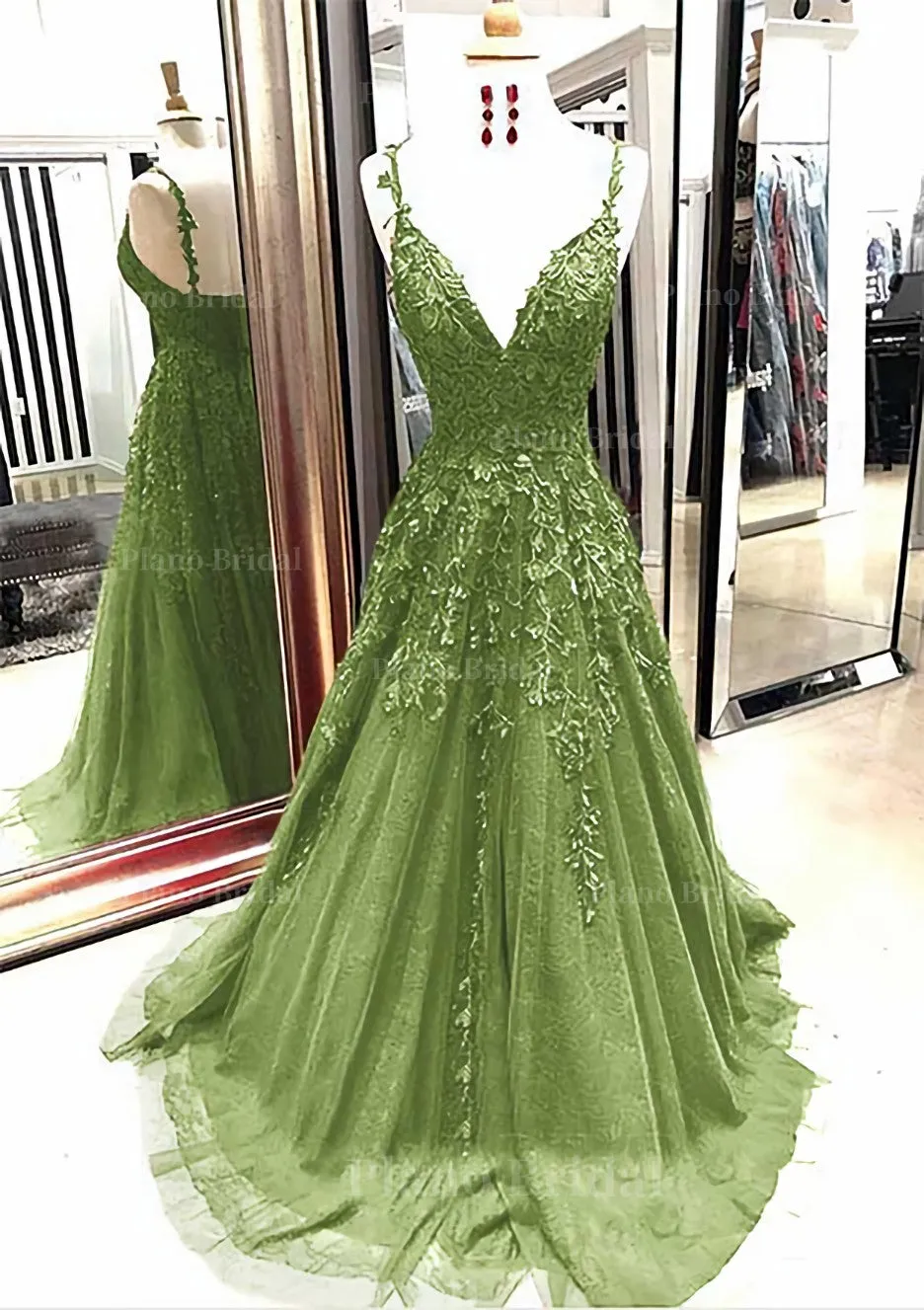 A-line/Princess V Neck Sleeveless Sweep Train Tulle Prom Dress With Appliqued