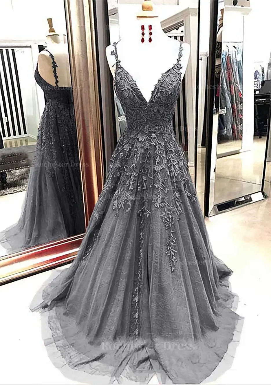 A-line/Princess V Neck Sleeveless Sweep Train Tulle Prom Dress With Appliqued