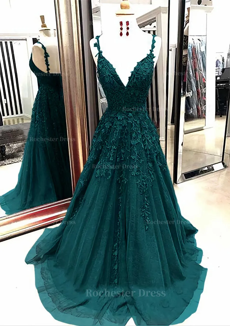 A-line/Princess V Neck Sleeveless Sweep Train Tulle Prom Dress With Appliqued