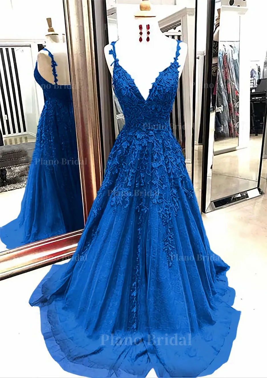 A-line/Princess V Neck Sleeveless Sweep Train Tulle Prom Dress With Appliqued