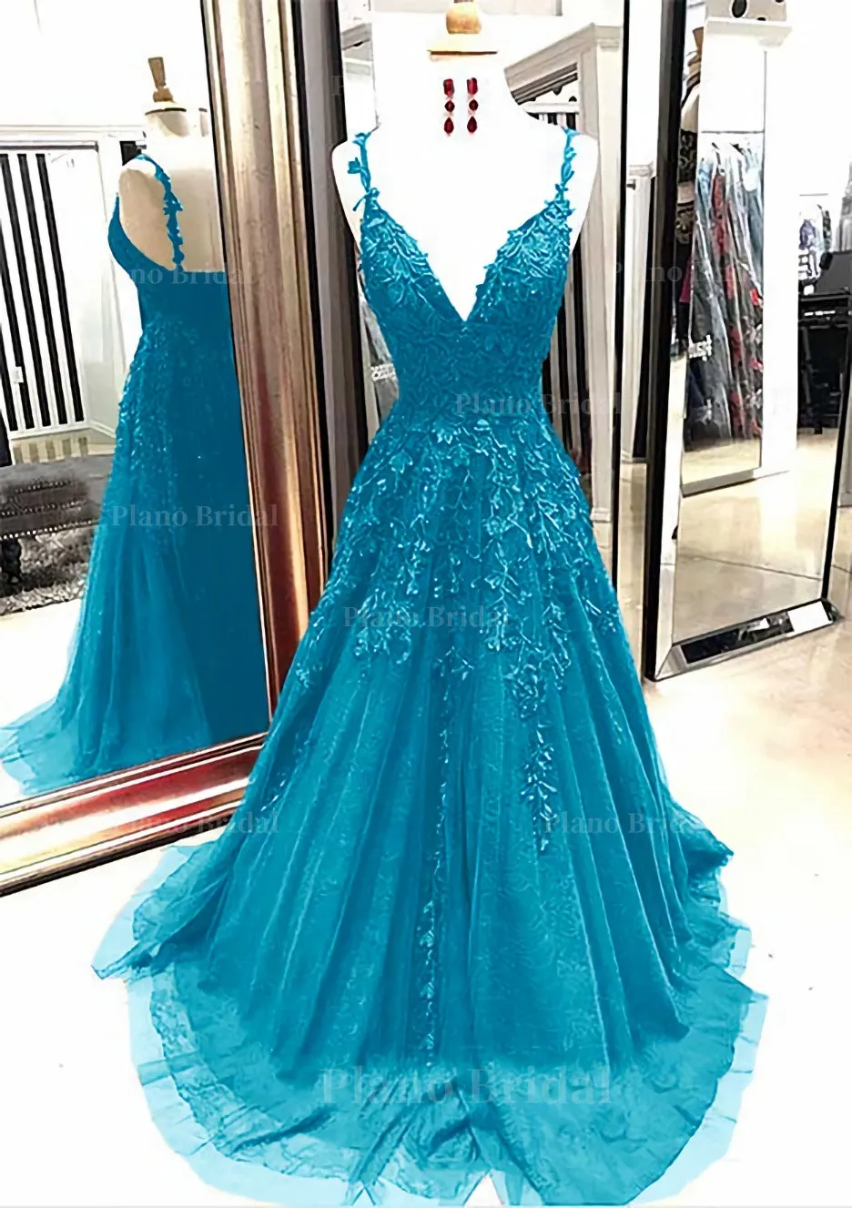 A-line/Princess V Neck Sleeveless Sweep Train Tulle Prom Dress With Appliqued