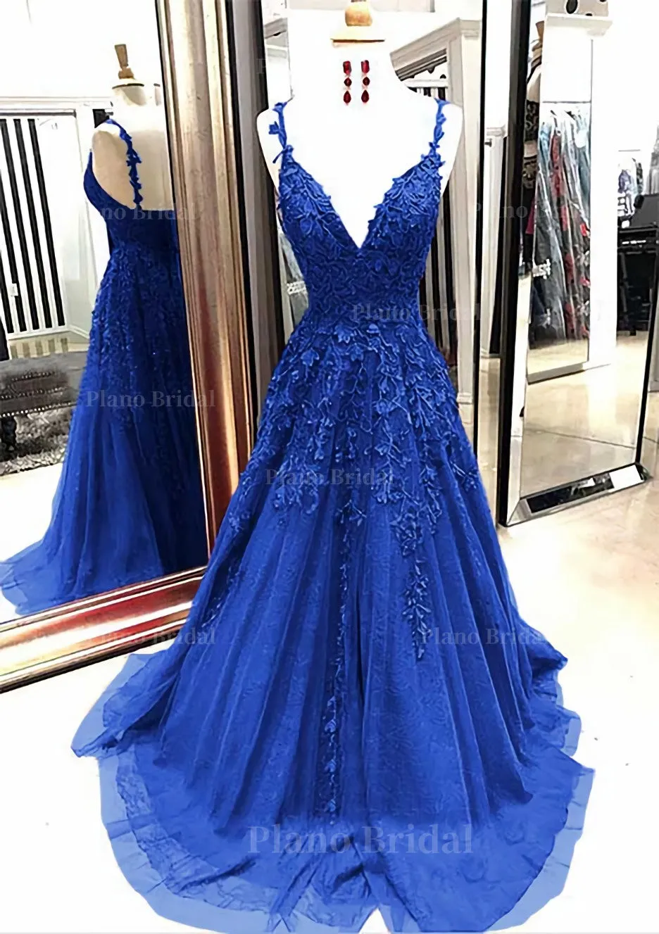 A-line/Princess V Neck Sleeveless Sweep Train Tulle Prom Dress With Appliqued