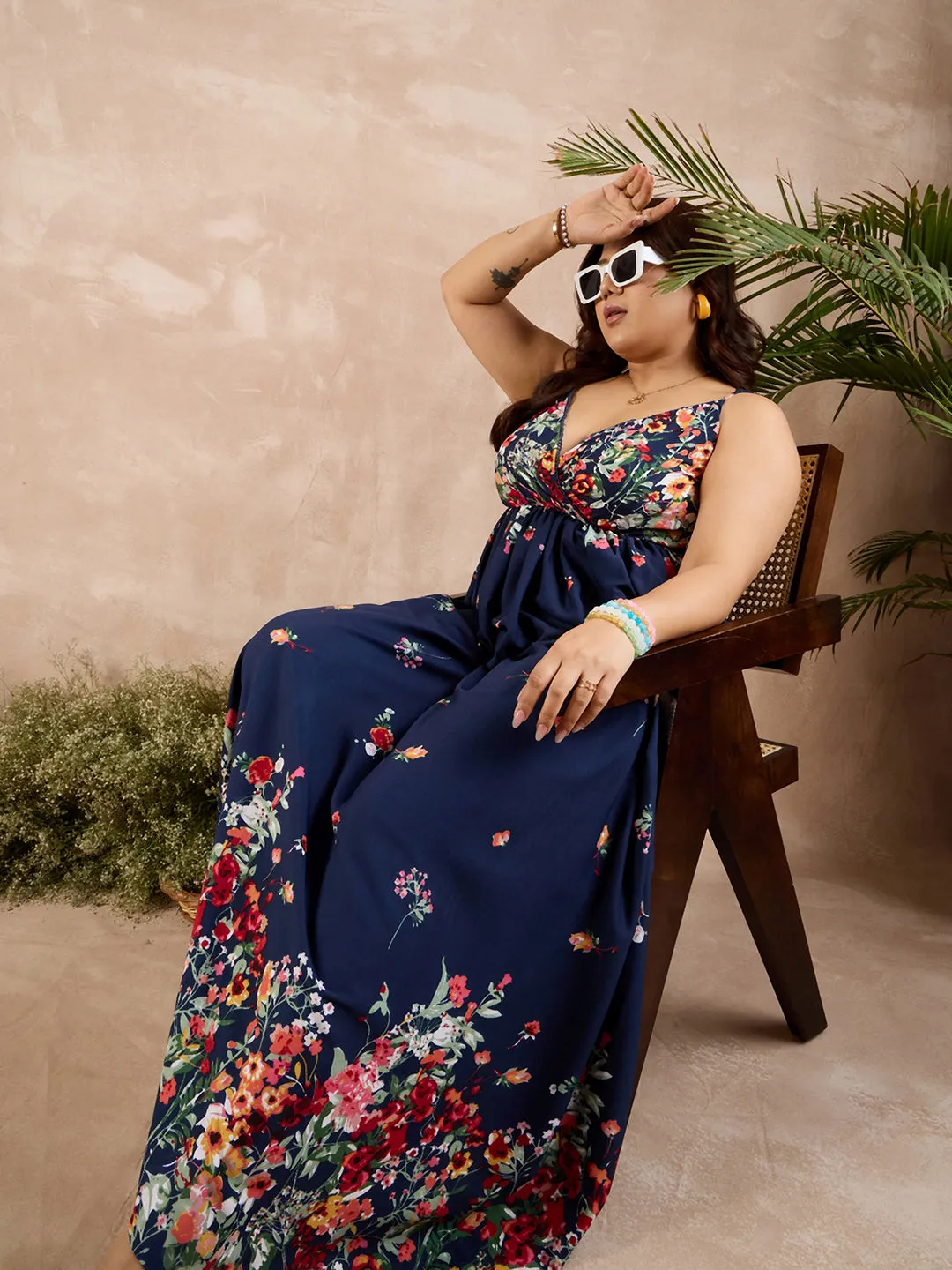 Berrylush Curve Women Navy Blue & Red Floral Printed V-Neck Sleeveless Pleated Maxi Dress