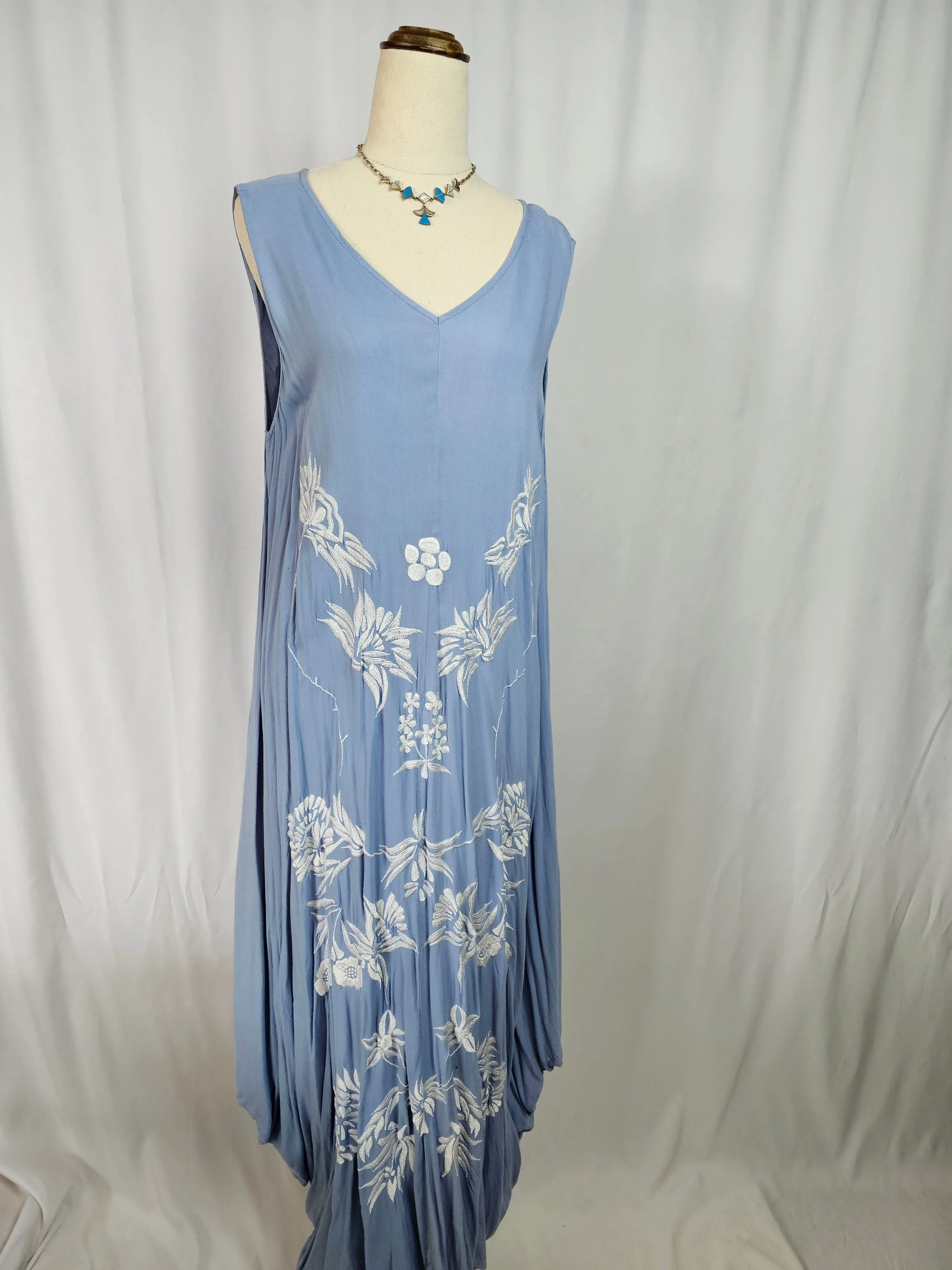 Fillyboo - Story Of Seeker Maxi Dress in Blue Floral size Small