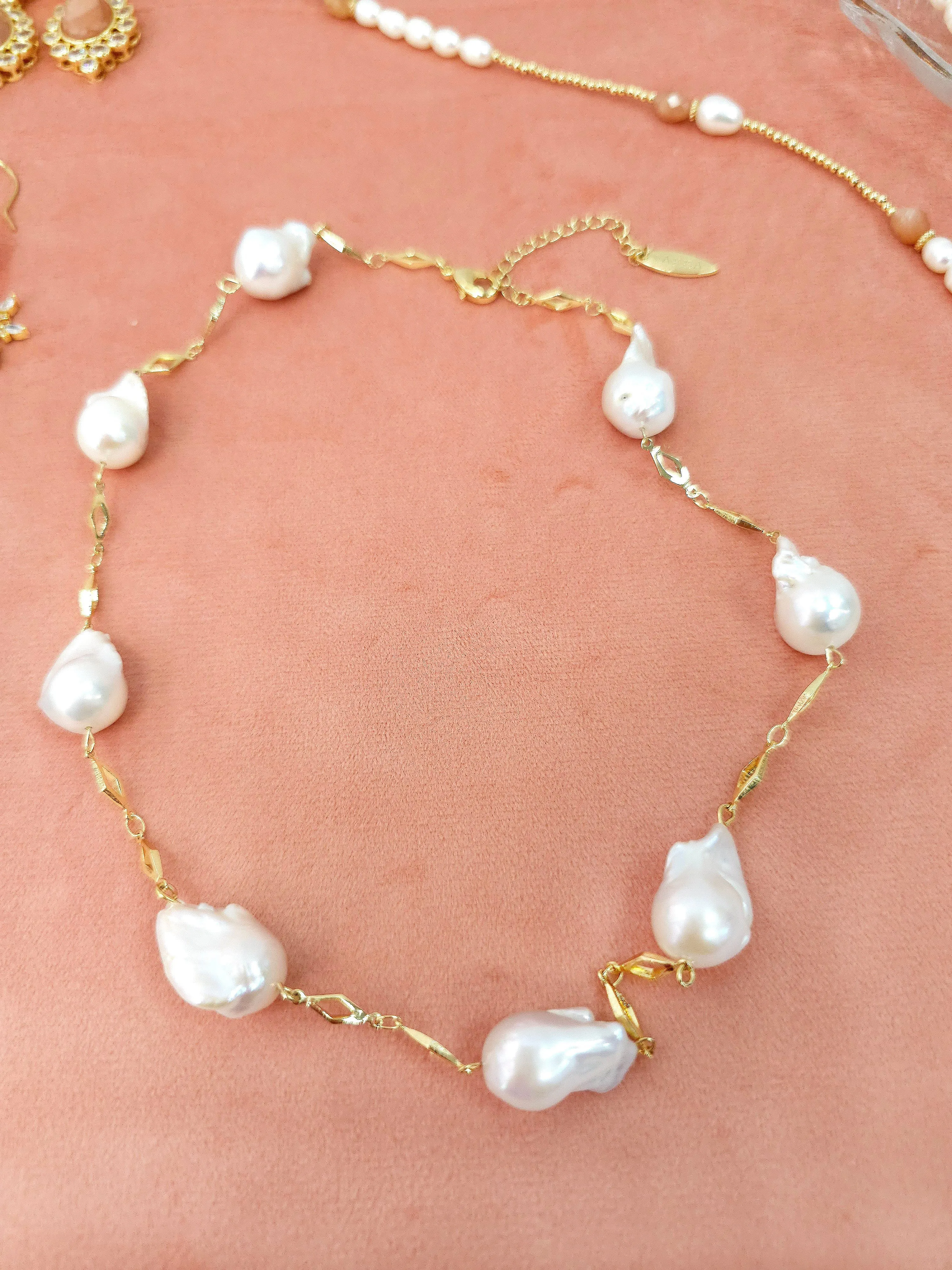 Timeless Natural Baroque Pearls Necklace NN014